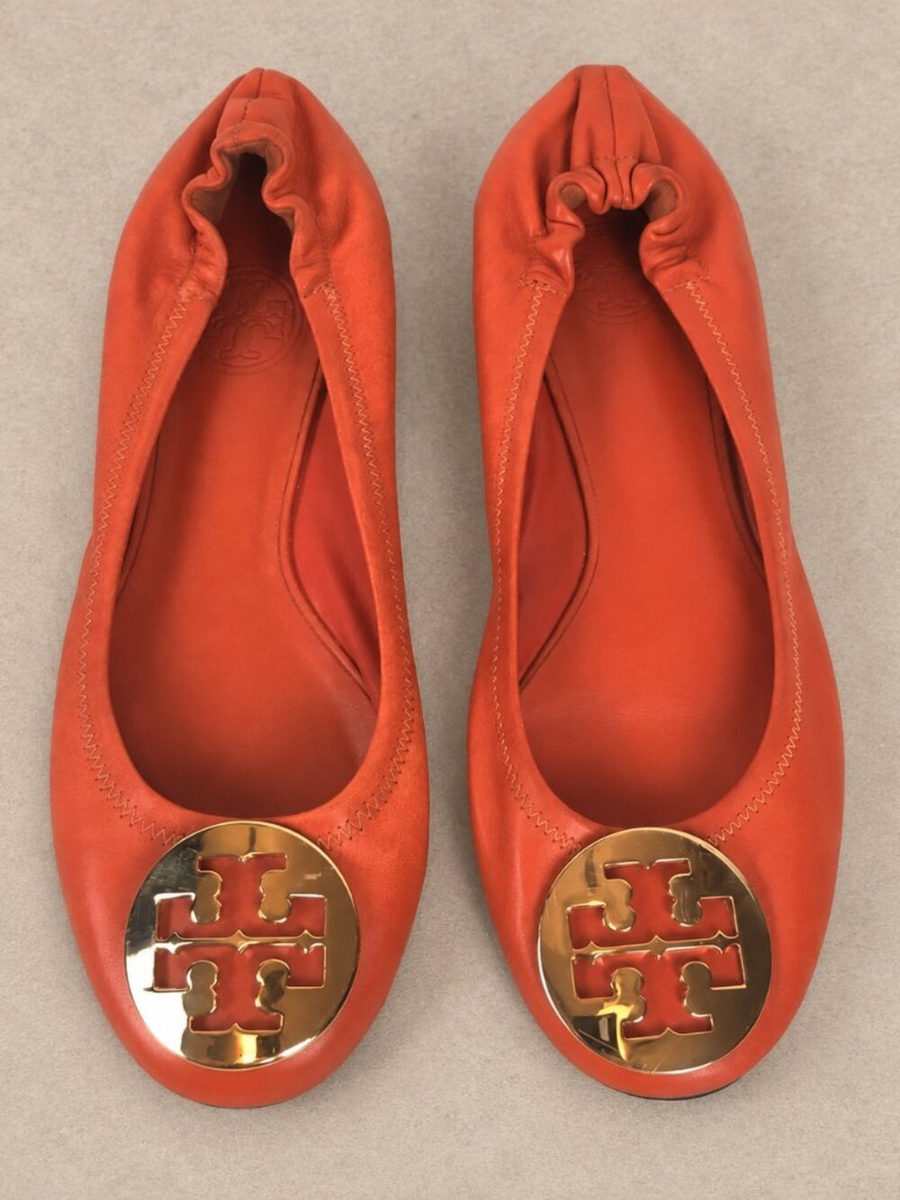Tory Burch Reva Coral Orange Leather Ballet Flats Gold Logo Medallion Size 6
